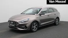Bruin Gebruikt 2022 Hyundai i30 Stationwagen | € 18.900 (Eerlijke prijs)