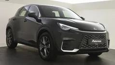 Zwart, metallic lak Gebruikt 2024 Lexus LBX SUV | € 37.899 (Eerlijke prijs)