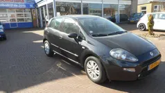 Zwart Gebruikt 2016 Fiat Punto Lounge Hatchback | € 6.445 (Eerlijke prijs)