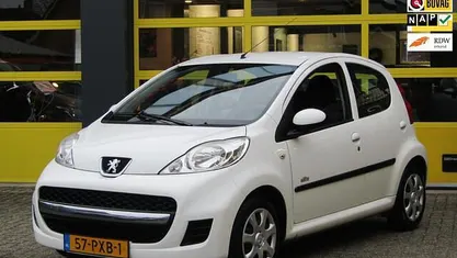 Wit Occasion 2011 Peugeot 107 Hatchback | € 3.900 (Eerlijke prijs)