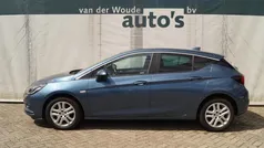 Blauw, metallic lak Gebruikt 2017 Opel Astra Edition Hatchback | € 7.900 (Eerlijke prijs)