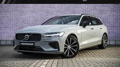 Grijs Occasion 2025 Volvo V60 Plus Stationwagen | € 43.899 (Eerlijke prijs)