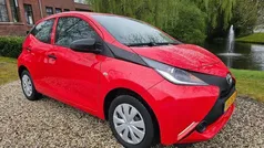Rood Gebruikt 2017 Toyota Aygo Hatchback | € 6.999 (Goede deal)