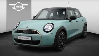 Occasion Mini Cooper S Favoured 204 PK (150 kW) 2025 Groen Hatchback