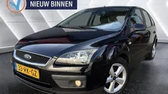 Zwart, metallic lak Gebruikt 2005 Ford Focus Hatchback | € 1.490 (Eerlijke prijs)