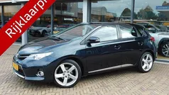Grijs Gebruikt 2015 Toyota Auris Hatchback | € 12.500 (Eerlijke prijs)