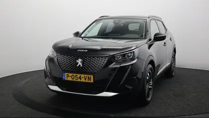 Zwart Occasion 2022 Peugeot 2008 Allure SUV | € 17.845 (Goede deal)