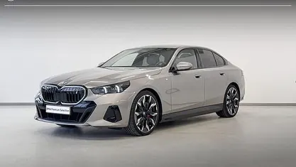 Grijs Occasion 2024 BMW i5 M Sport Sedan | € 58.900 (Eerlijke prijs)