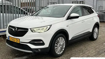 Wit Occasion 2020 Opel Grandland X Innovation SUV | € 18.895 (Eerlijke prijs)
