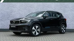 Zwart Gebruikt 2022 Volvo XC40 Core SUV | € 31.899 (Eerlijke prijs)