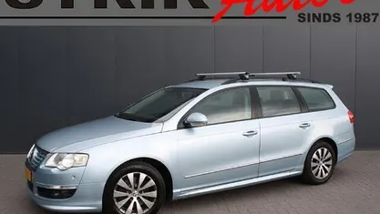 Blauw, metallic lak Gebruikt 2010 VW Passat Stationwagen | € 2.848 (Eerlijke prijs)