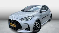 Grijs Gebruikt 2020 Toyota Yaris Hybrid Hatchback | € 18.999 (Eerlijke prijs)