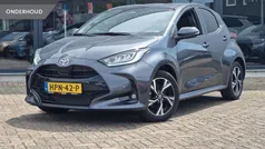 Grijs, metallic lak Gebruikt 2024 Toyota Yaris Hybrid Edition Hatchback | € 25.950 (Eerlijke prijs)
