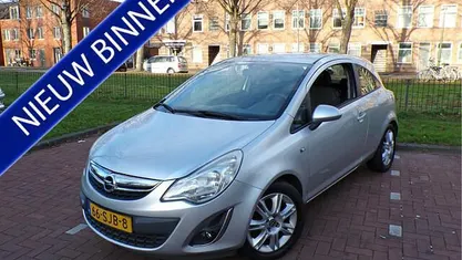 Grijs (metallic) Gebruikt 2011 Opel Corsa Cosmo Hatchback | € 2.744 (Eerlijke prijs)