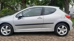 Grijs, metallic lak Gebruikt 2010 Peugeot 207 Hatchback | € 4.975 (Eerlijke prijs)