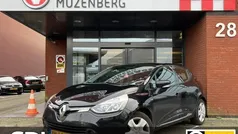 Zwart Gebruikt 2016 Renault Clio IV Collection Hatchback | € 7.445 (Eerlijke prijs)