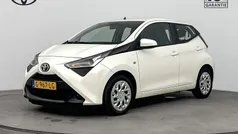 Wit Gebruikt 2019 Toyota Aygo X-play Hatchback | € 9.450 (Eerlijke prijs)