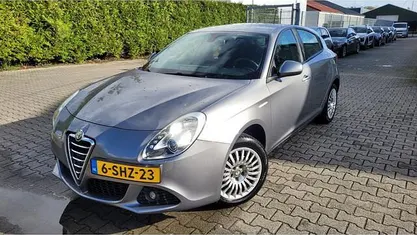 Gebruikt 2013 Alfa Romeo Giulietta Progression Hatchback | € 7.450 (Eerlijke prijs)