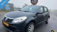Grijs Gebruikt 2009 Dacia Sandero Lauréate Hatchback | € 1.499 (Goede deal)