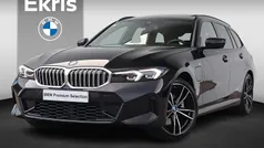Zwart, metallic lak Gebruikt 2024 BMW 320e M Sport Stationwagen | € 43.900 (Eerlijke prijs)