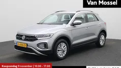 Grijs Gebruikt 2023 VW T-Roc Life SUV | € 21.400 (Eerlijke prijs)