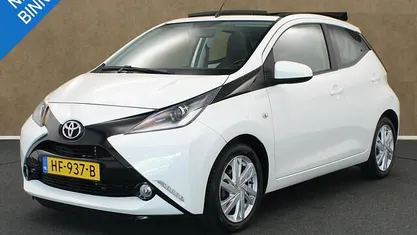 Wit Gebruikt 2015 Toyota Aygo X-wave Hatchback | € 7.950 (Eerlijke prijs)
