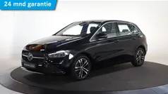 Zwart Gebruikt 2023 Mercedes B250e Business MPV | € 34.850 (Goede deal)