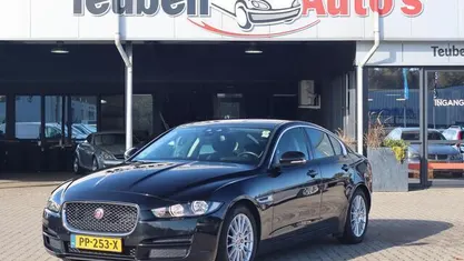 Zwart Gebruikt 2017 Jaguar XE Pure Sedan | € 13.985 (Eerlijke prijs)