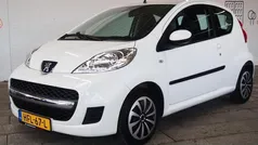 Wit Gebruikt 2011 Peugeot 107 Sportium Hatchback | € 3.945 (Eerlijke prijs)