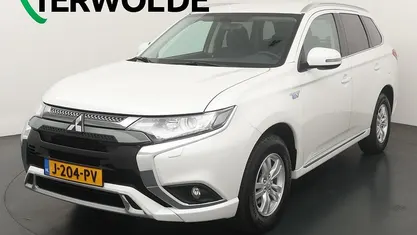 Wit Gebruikt 2020 Mitsubishi Outlander P-HEV SUV | € 23.840 (Eerlijke prijs)