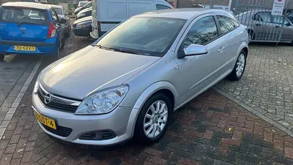 Grijs (metallic) Gebruikt 2008 Opel Astra GTC Hatchback | € 2.499 (Eerlijke prijs)