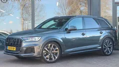 Grijs, metallic lak Gebruikt 2022 Audi Q7 S-Line SUV | € 57.900 (Eerlijke prijs)