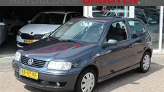 Grijs, metallic lak Gebruikt 2001 VW Polo Edition Hatchback | € 1.499 (Eerlijke prijs)