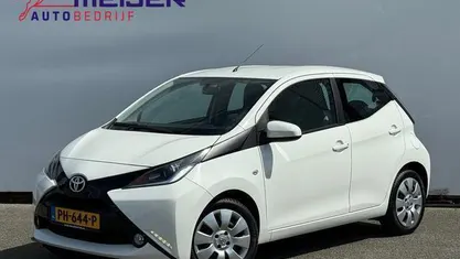 Occasion Toyota Aygo X-play 69 PK (50 kW) 2017 Wit Hatchback