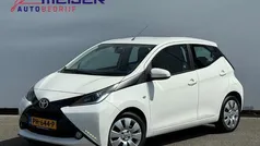 Wit Gebruikt 2017 Toyota Aygo X-play Hatchback | € 6.780 (Eerlijke prijs)