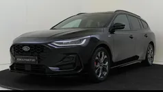 Zwart Gebruikt 2022 Ford Focus ST-Line Stationwagen | € 19.945 (Eerlijke prijs)