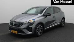Grijs Gebruikt 2024 Renault Clio V Techno Hatchback | € 21.435 (Eerlijke prijs)