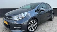 Grijs, metallic lak Gebruikt 2016 Kia Rio Hatchback | € 9.350 (Eerlijke prijs)