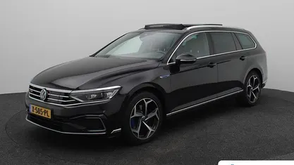 Zwart Gebruikt 2023 VW Passat Business Stationwagen | € 34.395 (Eerlijke prijs)