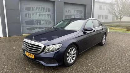 Blauw Occasion 2019 Mercedes E200 Sedan | € 14.950 (Goede deal)