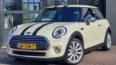Wit Gebruikt 2015 Mini Cooper Business Hatchback | € 13.950 (Eerlijke prijs)