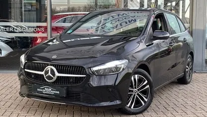 Zwart Occasion 2025 Mercedes E250 MPV | € 38.750 (Eerlijke prijs)