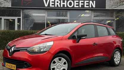 Rood (metallic) Occasion 2015 Renault Clio GrandTour Authentique Stationwagen | € 5.950 (Eerlijke prijs)
