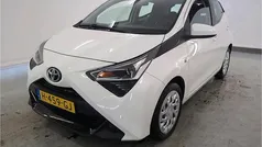 Wit Gebruikt 2020 Toyota Aygo X-play Hatchback | € 10.850 (Eerlijke prijs)