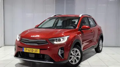 Occasion Kia Stonic 101 PK (74 kW) 2022 (beg) signal red m SUV