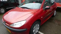 Rood Gebruikt 2002 Peugeot 206 Hatchback | € 997 (Eerlijke prijs)