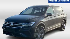 Zwart Gebruikt 2022 VW Tiguan Life SUV | € 36.950 (Eerlijke prijs)