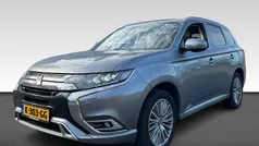 Grijs, metallic lak Gebruikt 2020 Mitsubishi Outlander Intense+ SUV | € 20.930 (Goede deal)