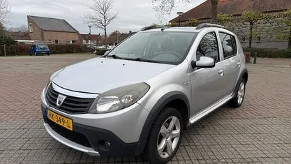 Grijs Gebruikt 2009 Dacia Sandero Stepway Hatchback | € 3.590 (Eerlijke prijs)