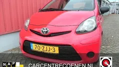 Rood Gebruikt 2012 Toyota Aygo Hatchback | € 3.950 (Eerlijke prijs)